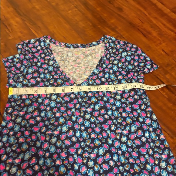 Lilly Pulitzer Etta V-Neck Seabreeze Blue Low Tide Navy Spotted Shirt Size Xxs - Picture 10 of 14